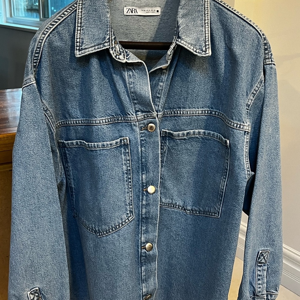 Jean shirt with sliver buttons.Good condition. Perfect for spring as a top layer
